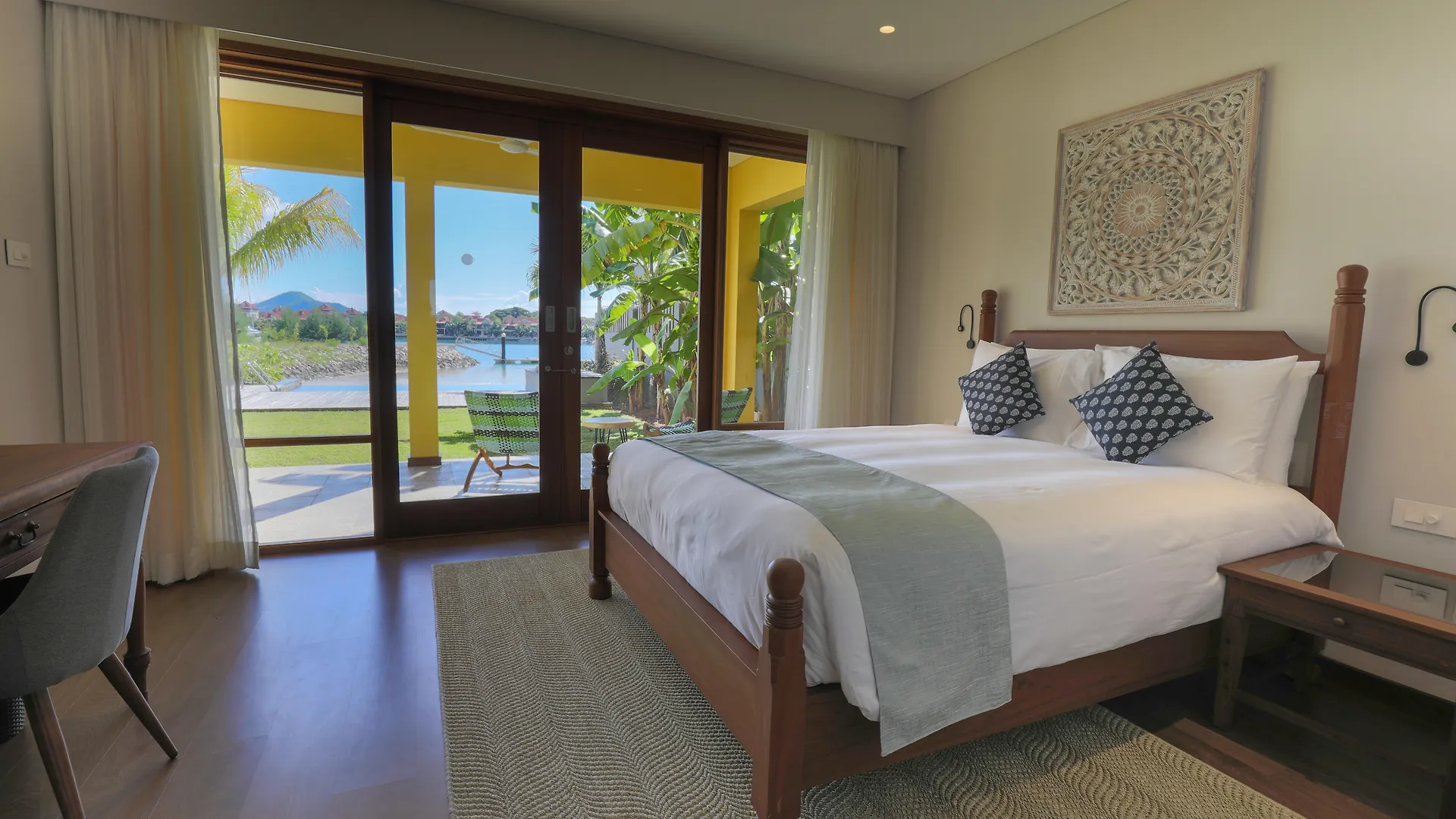 **** Resort Ja Enchanted Waterfront Seychelles Hotel Eden Island Seychelles